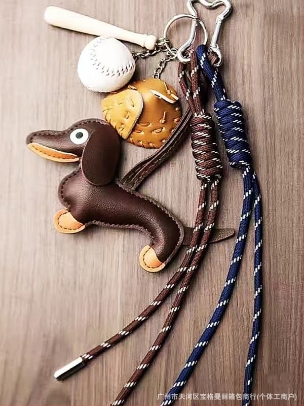 Pandantiv pentru geantă Dachshund roz/baseball, stil Miu, nișă retro, Melard, minimalism extrem, pentru geantă