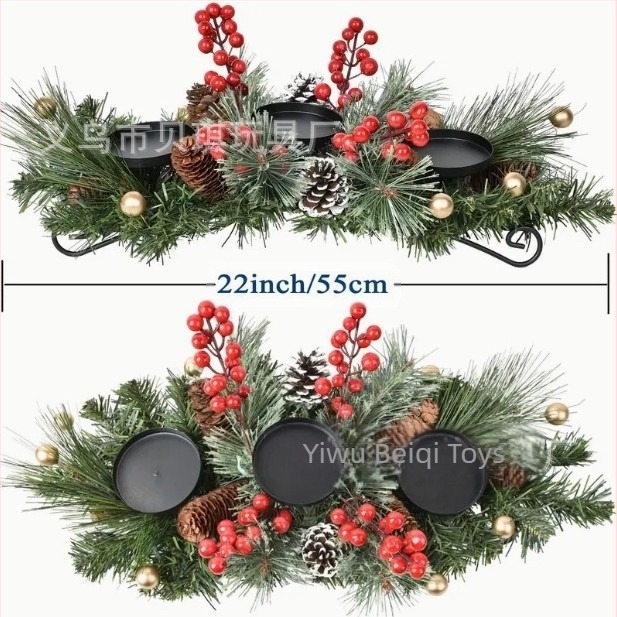Decorațiuni de Crăciun transfrontaliere, ornamente, sfeșnic de birou cu conuri roșii, con de pin, masă, petrecere