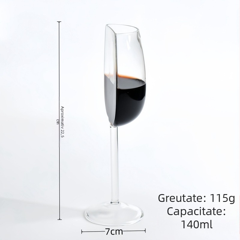 Pahar de cocktail cu șampanie și vin, aspect deosebit