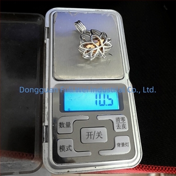 Colier de flori transfrontalier Europa și Statele Unite, în formă de lotus, cu sticlă de parfum goală, pandantiv, urnă memorială pentru păr, poate fi deschisă