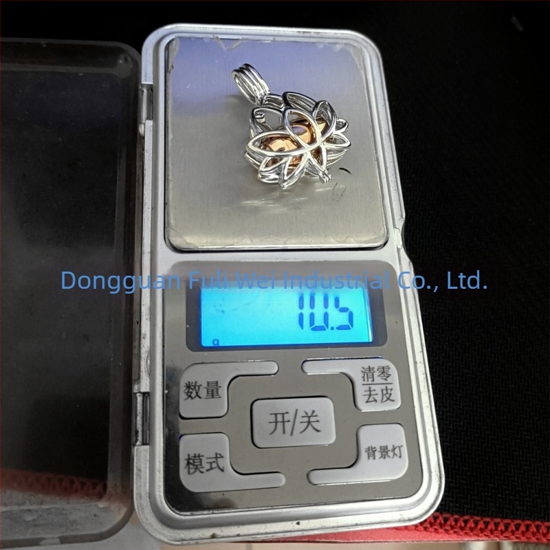 Colier de flori transfrontalier Europa și Statele Unite, în formă de lotus, cu sticlă de parfum goală, pandantiv, urnă memorială pentru păr, poate fi deschisă