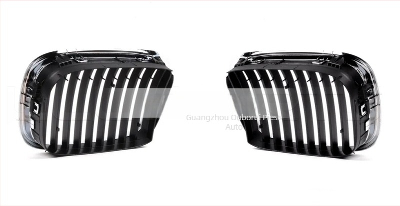Grilă față capac motor compatibilă cu BMW E39 51137005837 51137005838