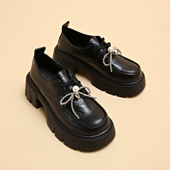 Pantofi din piele în stil britanic, cu talpă groasă, semi-curbați, pentru femei, primăvara 2025, nou-veniți, mici, retro, stil universitar, cu un singur strat, mocasini