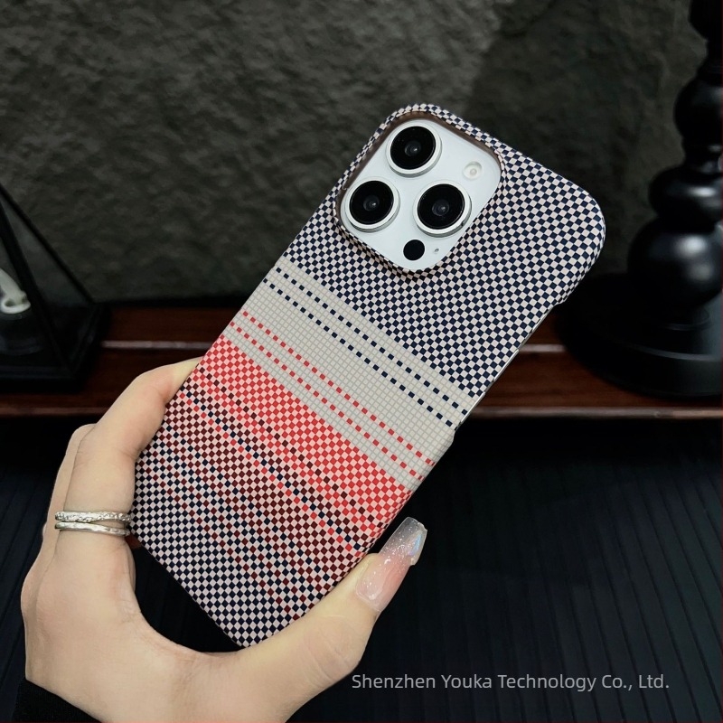 Carcasă de telefon mobilă cu model din fibră de carbon, magnetică, ultra-subțire, anti-cădere, potrivită pentru iPhone 17Promax, cu jumătate de pachet, Apple 16