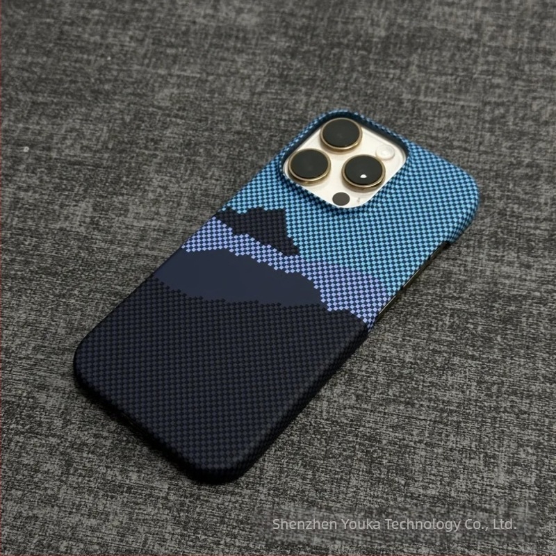 Carcasă de telefon mobilă cu model din fibră de carbon, magnetică, ultra-subțire, anti-cădere, potrivită pentru iPhone 17Promax, cu jumătate de pachet, Apple 16