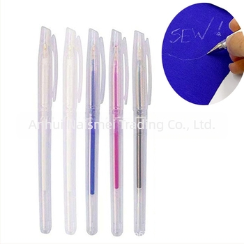 Set de unelte pentru cusut: cuțit pentru detașarea firelor, reîncărcare la temperatură înaltă, foarfece în formă de U, clips plastic pentru margine, bandă de măsurat