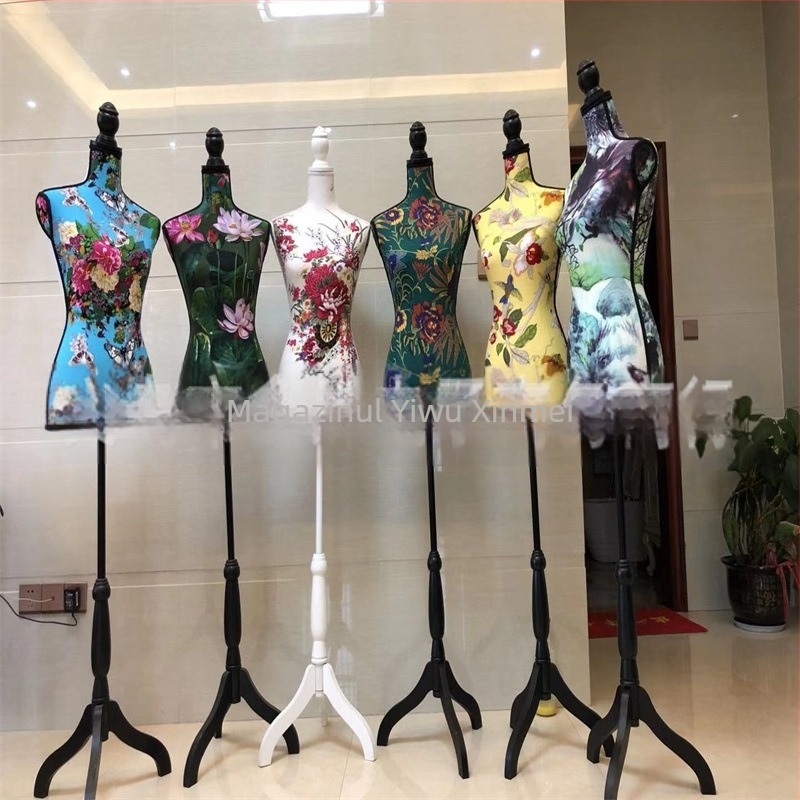 Manechin de afișaj corp întreg, din fire de poliester, destinat hainelor feminine, rochii de mireasă, îmbrăcăminte formală și decor pentru casă