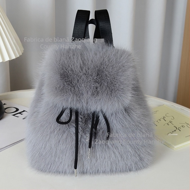 Rucsac din blană sintetică pluș, stil crossbody, închidere cu șnur, capac cu cataramă magnetică și buzunare interioare pentru telefon, ID și cameră