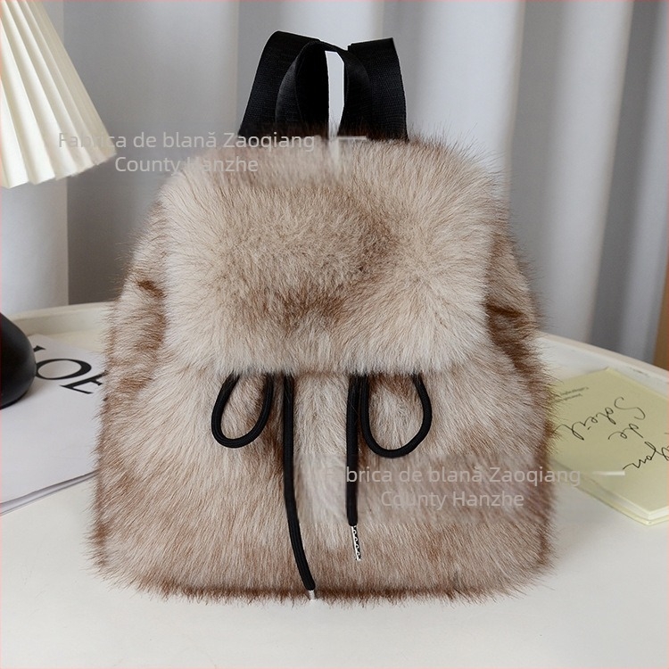 Rucsac din blană sintetică pluș, stil crossbody, închidere cu șnur, capac cu cataramă magnetică și buzunare interioare pentru telefon, ID și cameră