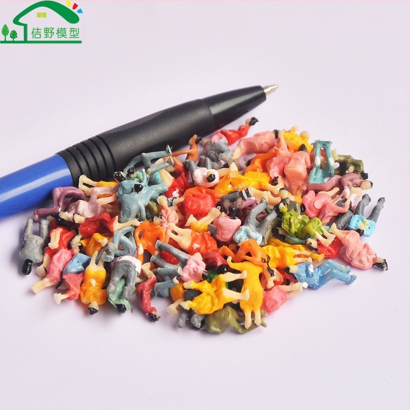 Mini model de personaj • material plastic • model static • pungă din plasă • personalizare prin probă