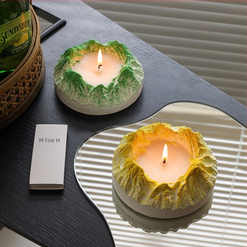 Lumânare aromaterapeutică vulcanică – Material: gips + soia; Tip: aromaterapie; Formă: vulcanică