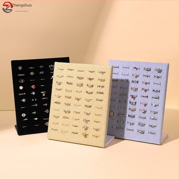 Suport pentru cercei, display tip L, din plastic, cu învelitoare din burete, un singur strat, proces de perforare