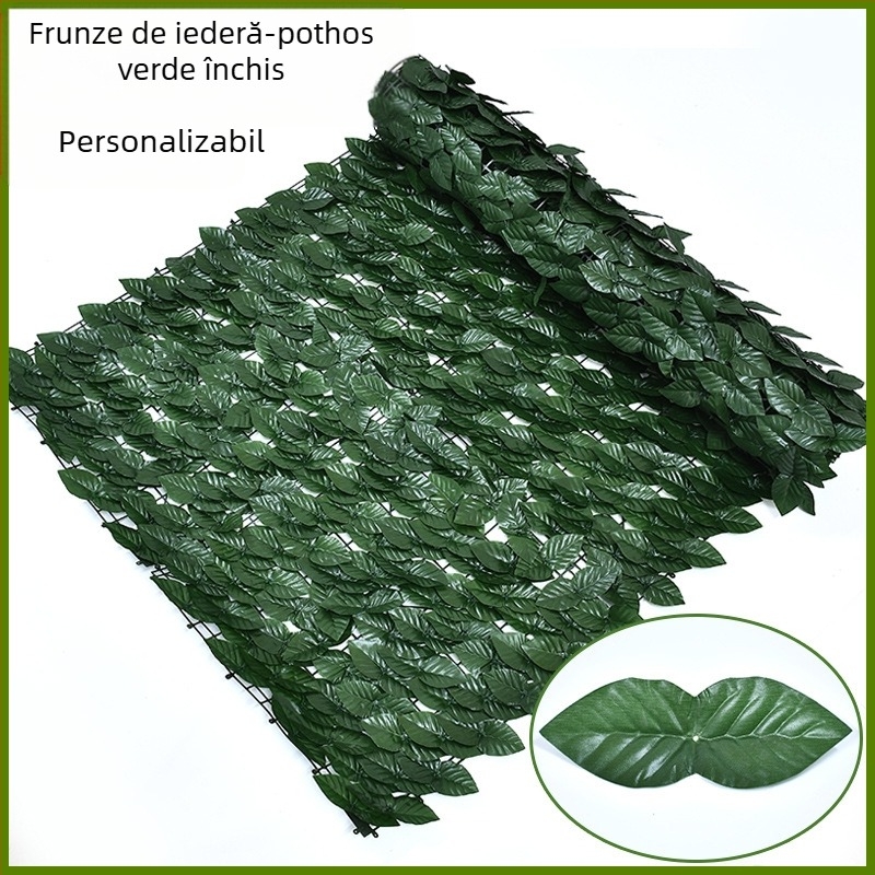 Gard decorativ cu frunze artificiale și elemente din ratan pentru exterior