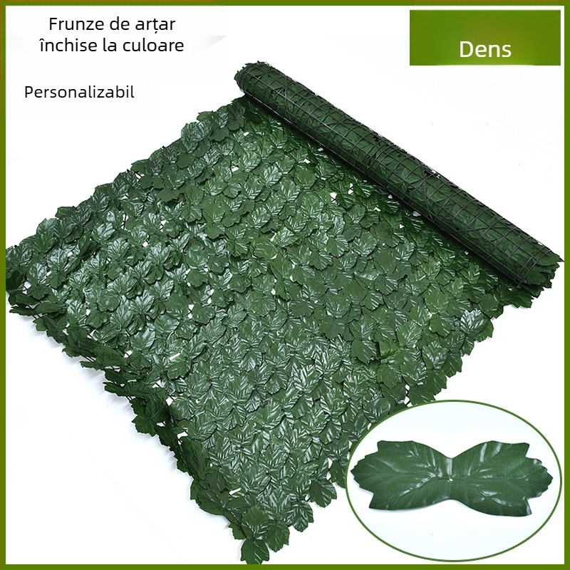 Gard decorativ cu frunze artificiale și elemente din ratan pentru exterior
