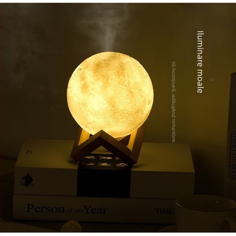 Umidificator în formă de lună cu aromaterapie și lumină de noapte — model WY2541, rezervor 0.5–1 L, zgomot sub 36 dB, putere 5W, alimentare USB/baterie uscată