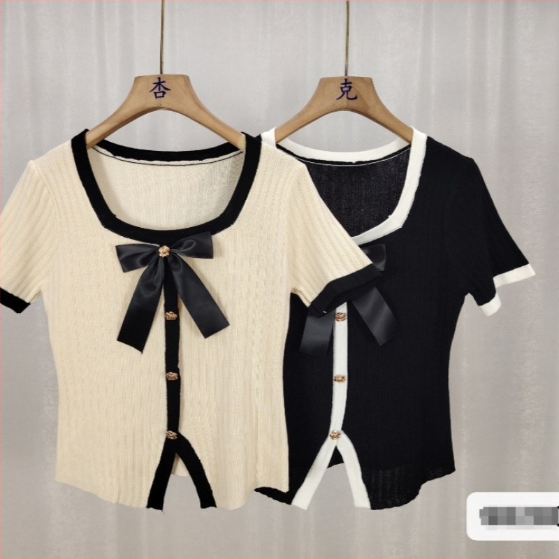 Tricou din fibre acrilice cu funda, decolteu pătrat, mâneci scurte, croială slim, din fibre acrilice