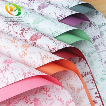 Hârtie de împachetat flori, model buchet cu fluturi, material BOPP, 20 coli pe pachet