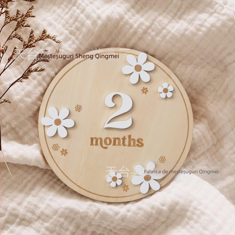 Suvenir din lemn pentru bebeluș – semn de naștere rotund din Boxwood, decor cu floare pe o singură față