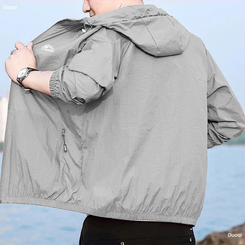Geacă cu protecție UV, cu glugă, croială lejeră, mâneci lungi, lungime scurtă 40–50 cm, țesătură din lână