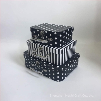 Cutie de cadou pentru nuntă cu floare eternală – stil european retro, set portabil de trei valize (modelele W9844–W9847) cu ambalaj cadou