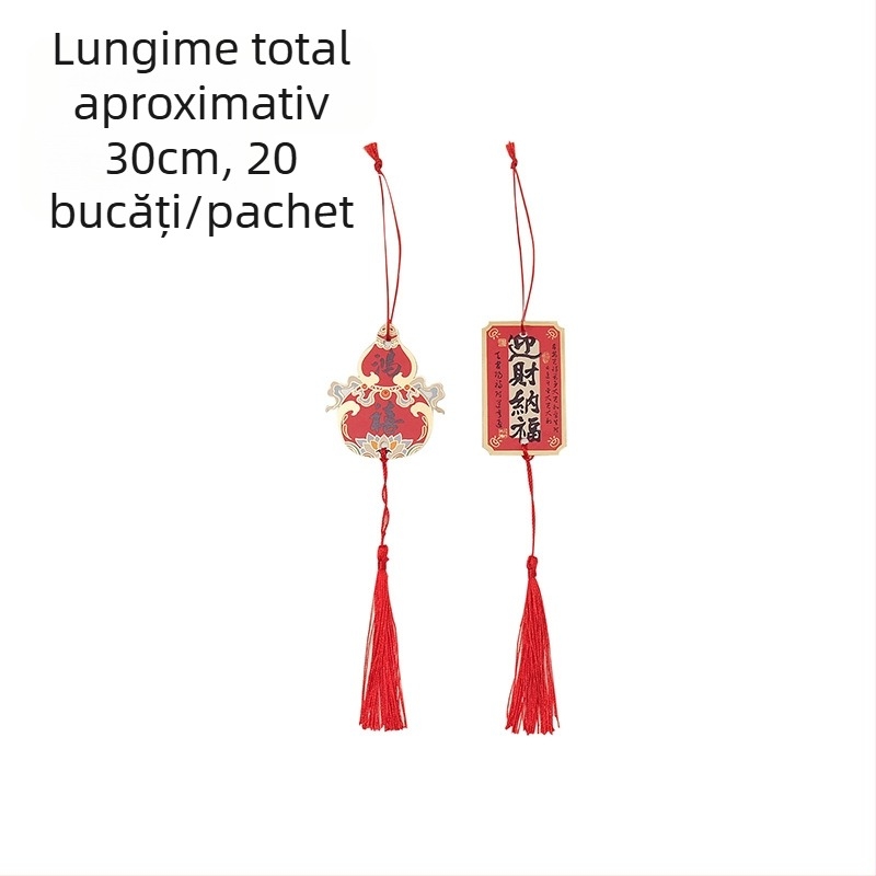 Set cadou de Anul Nou în cutie din răchită cu biscuiți, nuci și tort – 20 pandantive cu ciucuri, cutie cadou din răchită și două panglici norocoase (Anul Șerpiului)