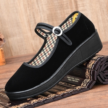 Pantofi femei din material textil pentru purtare zilnică, partea superioară textilă, talpă din poliuretan, toc mediu 3–5 cm, vârf rotund