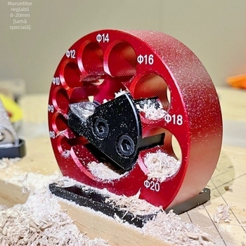 Unealtă de tâmplărie: dispozitiv reglabil cu 8 găuri pentru rotunjirea lemnului dreptunghiular în cilindri rotunzi (DIY)