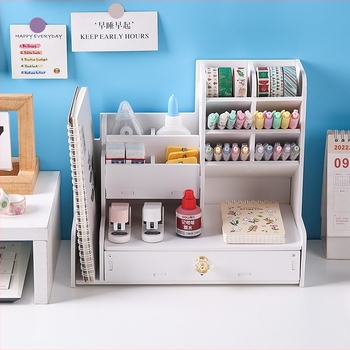 Suport multifuncțional pentru birou pentru pixuri, cu compartimente înclinate și sertar – placă PVC lemn-plastic, Independent, Model 2409060016