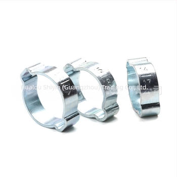 Clamă pentru țevi, cu urechi duble, galvanizată, pentru țevi de 5–20 mm, marcă SY