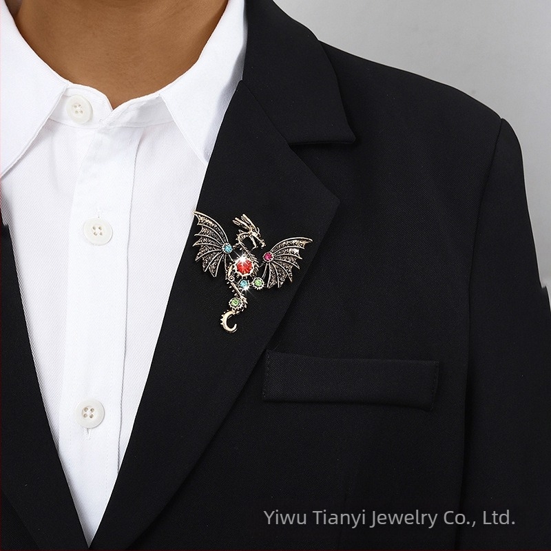 Broșă din aliaj, încrustată cu diamante, motiv dragon zburător desen animat, unisex, accesoriu de modă