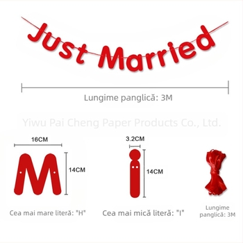 Elemente de decor pentru spațiul nunții — drapeluri atârnate pentru atmosfera miresei și a mirelui, stil simplu.