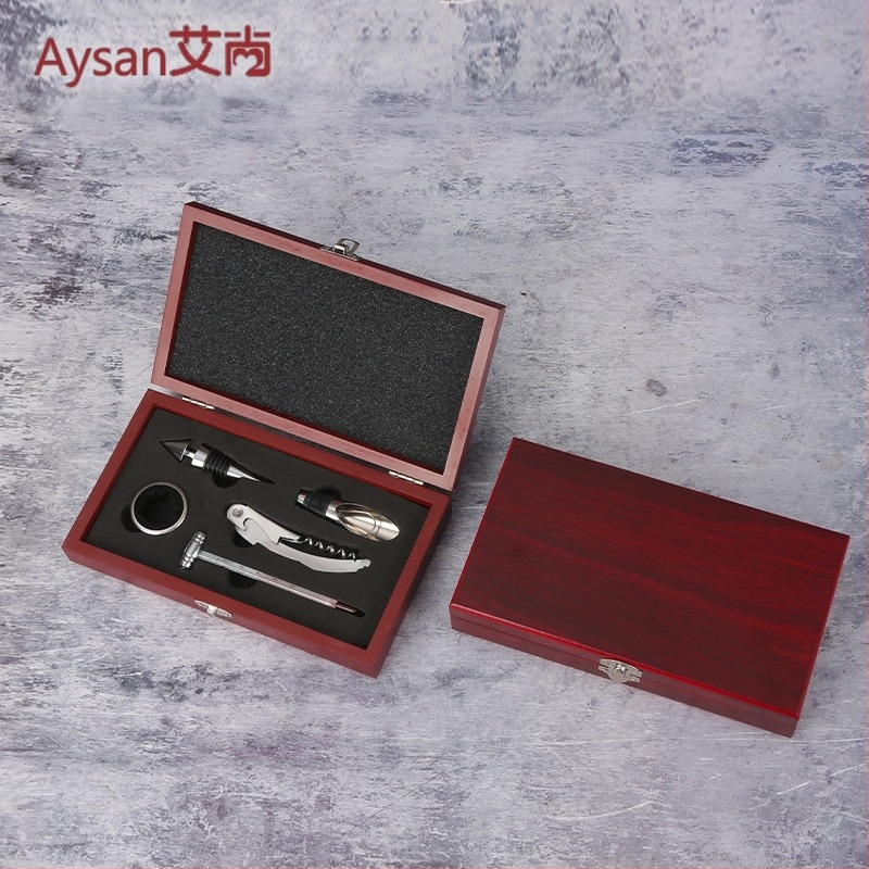 Set de accesorii pentru vin – Deschizător de sticle din bambus, 4 piese (deschizător, dop, pourer, inel) – stil modern