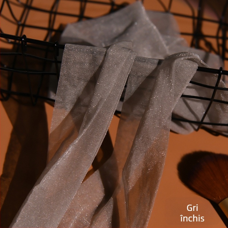 Colanți din nylon, finisaj invizibil, culoare solidă, țesătură subțire, poziție chilot pe o singură parte (Nylon; Finis invizibil; Culoare solidă; Țesătură subțire; Poziție chilot pe o singură parte)