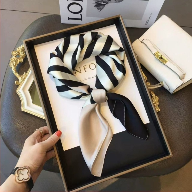 Șal de mătase pătrat, imprimat, mătase crepe-satin, origine Hangzhou, primăvară 2025