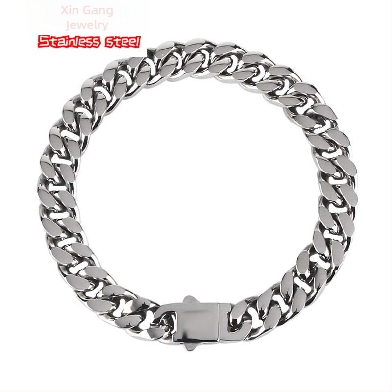 Brățară pentru bărbați din oțel de titan, finisaj lustruit, formă neobișnuită, lansare primăvara 2025.