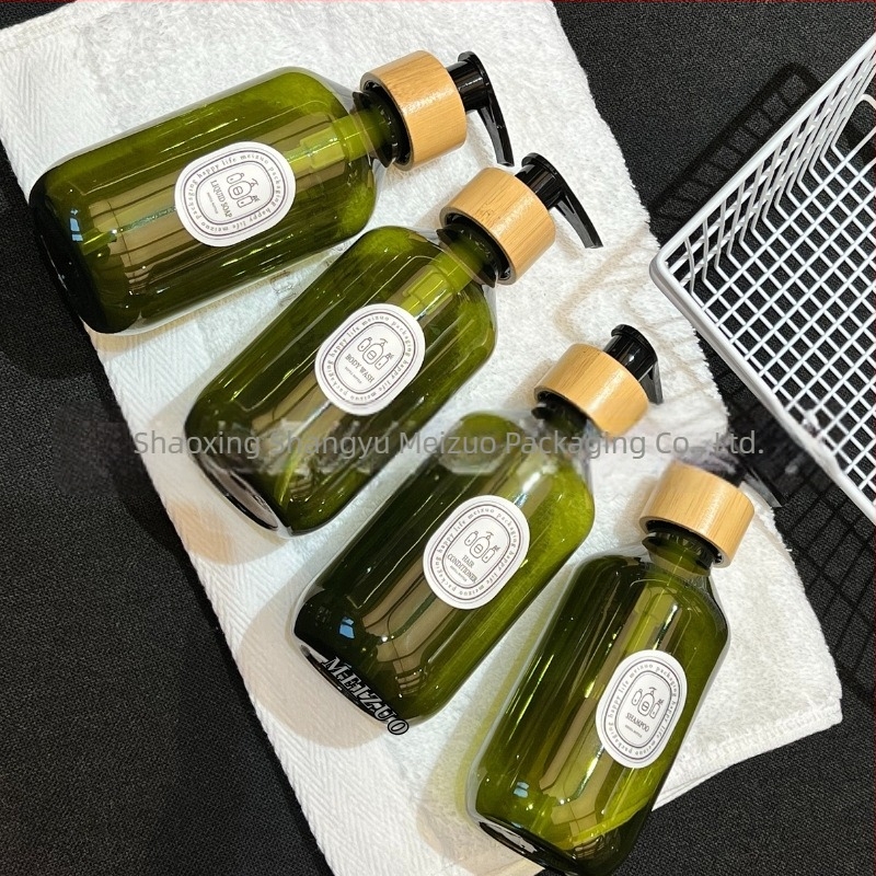 Set dublu de sticle dozatoare pentru șampon, pompă din bambus, PET material, turnare prin blow molding, ambalaj cosmetic