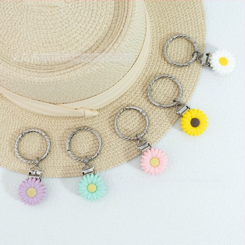 Clipuri metalice pentru bagaje și ochelari, cu electroplacare și motiv crizantemă, design original Li ban zhang, toamnă 2024