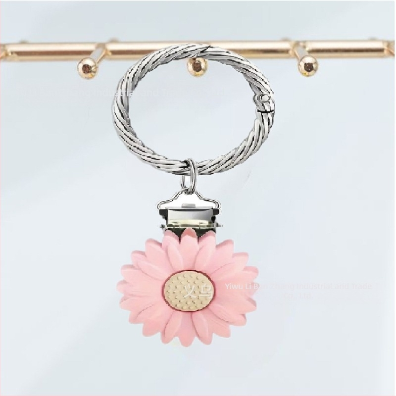 Clipuri metalice pentru bagaje și ochelari, cu electroplacare și motiv crizantemă, design original Li ban zhang, toamnă 2024