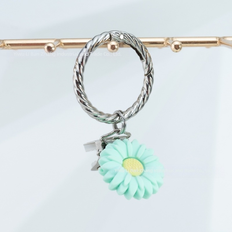 Clipuri metalice pentru bagaje și ochelari, cu electroplacare și motiv crizantemă, design original Li ban zhang, toamnă 2024