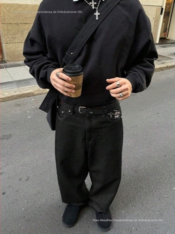 Blugi croială drept, stil vintage, broderie cu floare de prune și pictură manuală; țesătură Modal.