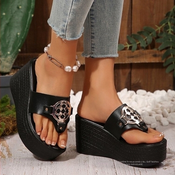 Sandale damă cu toc în clin și lanț metalic, slip-on, partea superioară din plastic, talpă din cauciuc, pentru plajă