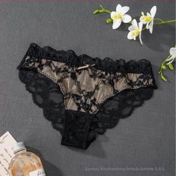 Chiloți din dantelă plasă, talie joasă, respirabili; material principal: nailon 90–95%, căptușeală intimă: bumbac 100%