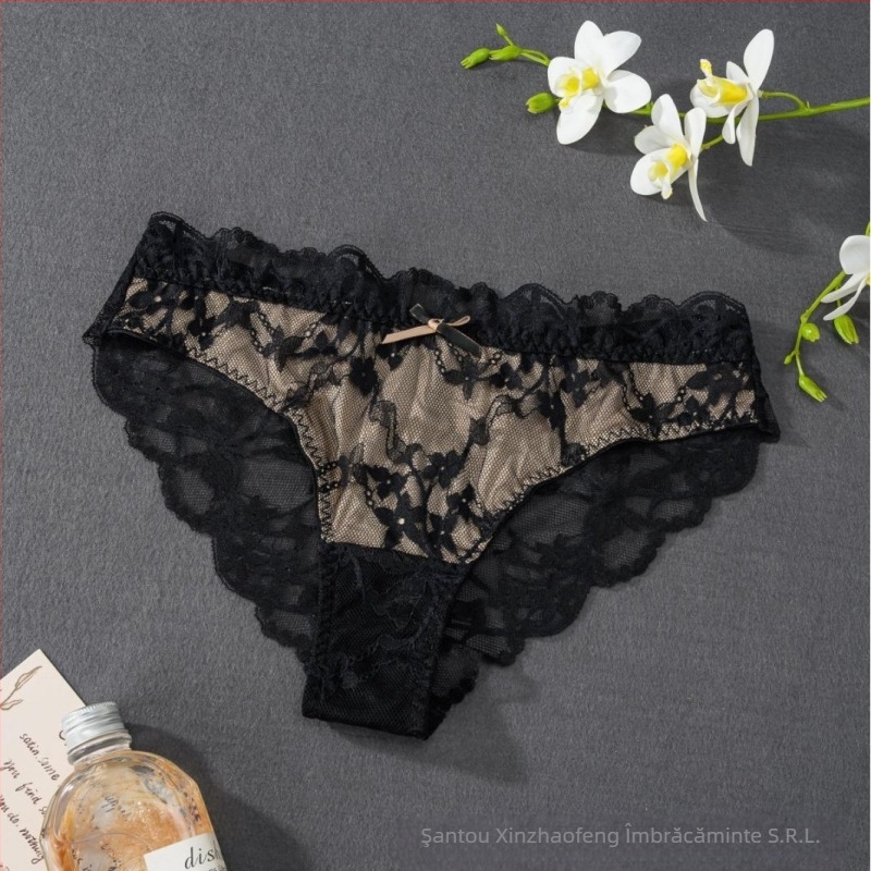 Chiloți din dantelă plasă, talie joasă, respirabili; material principal: nailon 90–95%, căptușeală intimă: bumbac 100%