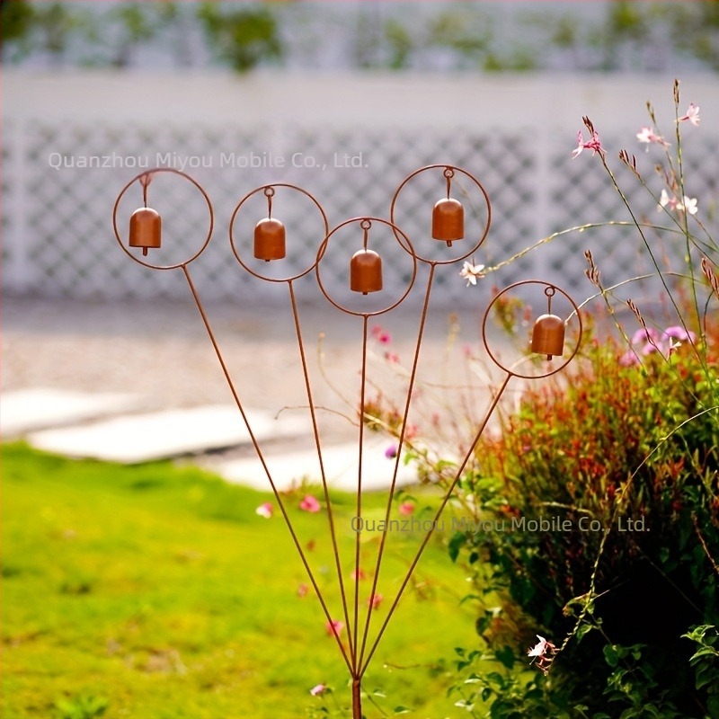 Ornament metalic vintage pentru grădină — 5 clopoței pe suporturi, pentru interior și exterior, design minimalist din metal