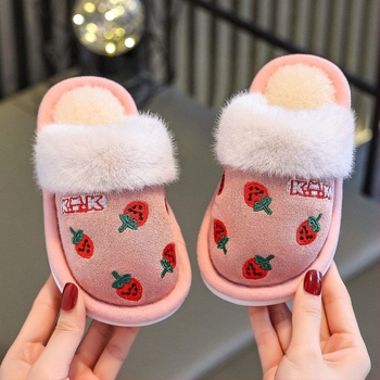 Papuci de interior pentru fetițe cu model căpșună, desen animat, talpă PVC antiderapant, moi și ușoare, pentru toamnă–iarna, acasă