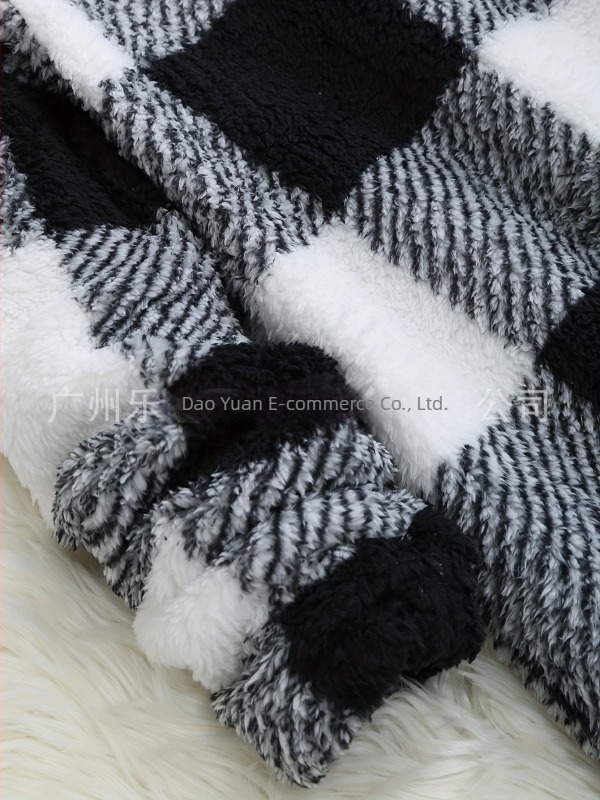 Pulover tricotat lung din poliester, model în carouri, guler rotund, buzunar, croială lejeră