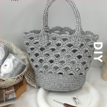 Geantă croșetată argintie, lucioasă, de vară – kit DIY pentru geantă croșetată cu decupaj