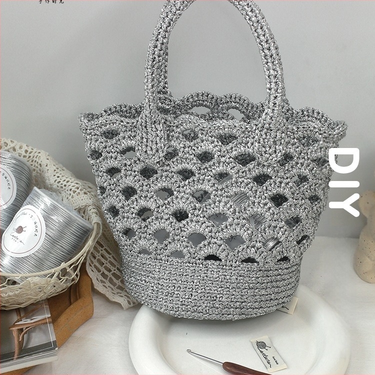Geantă croșetată argintie, lucioasă, de vară – kit DIY pentru geantă croșetată cu decupaj