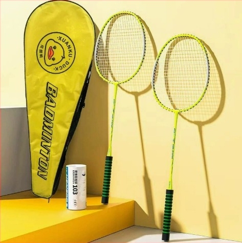 Set badminton din țesătură Oxford: două rachete ultra-ușoare, stil ofensiv, pentru exterior; include trei mingi și o geantă, pentru adulți și copii