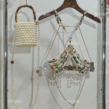 Top halter cu mărgele și lanț corp – pentru femei, stil drăguț, proaspăt și dulce; 50–70% conținut material principal, Material: Altul, Sex: Feminin